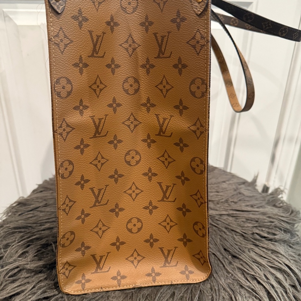 Authentic Louis Vuitton ONTHEGO GM - Picture 5 of 10